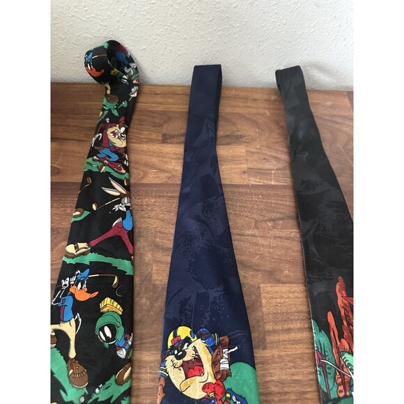 Lot Of 3 Looney Tunes Mania Businesswear Ties Taz Bugs Bunny VTG Golf Football - Picture 3 of 11